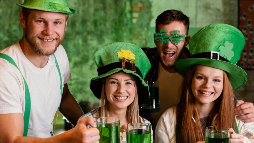 saint patrick's day feestvierende mensen